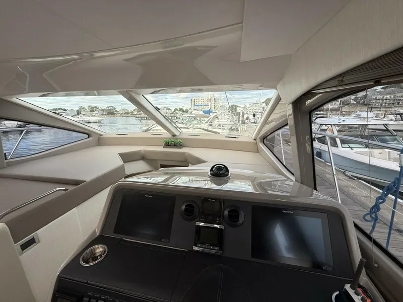 Slide: The Image of Sea Ray 460 Sundancer 2018 - 10