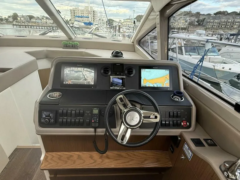 Slide: The Image of Sea Ray 460 Sundancer 2018 - 11