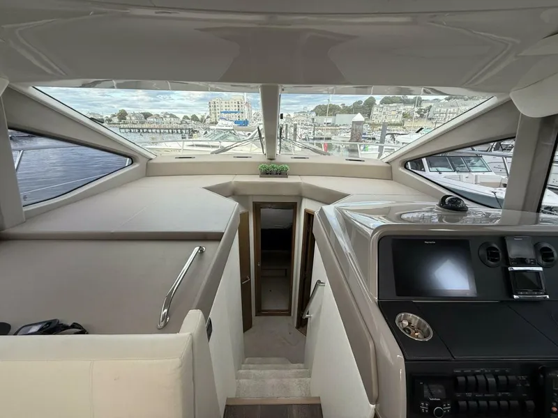 Slide: The Image of Sea Ray 460 Sundancer 2018 - 12