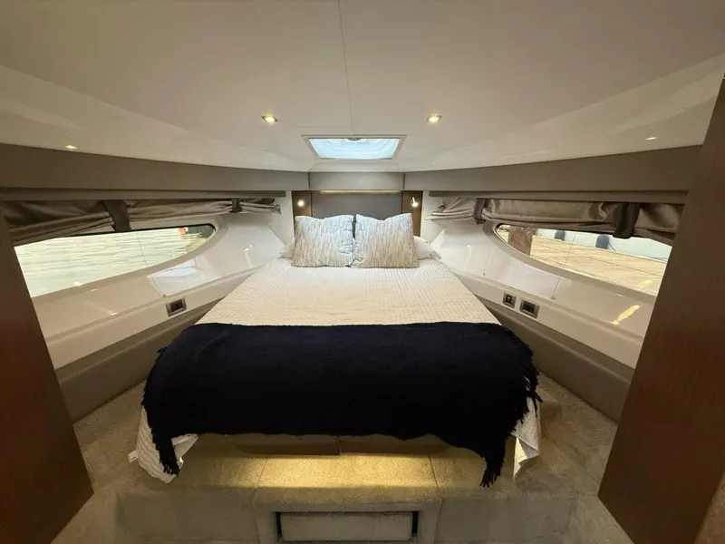 Slide: The Image of Sea Ray 460 Sundancer 2018 - 14