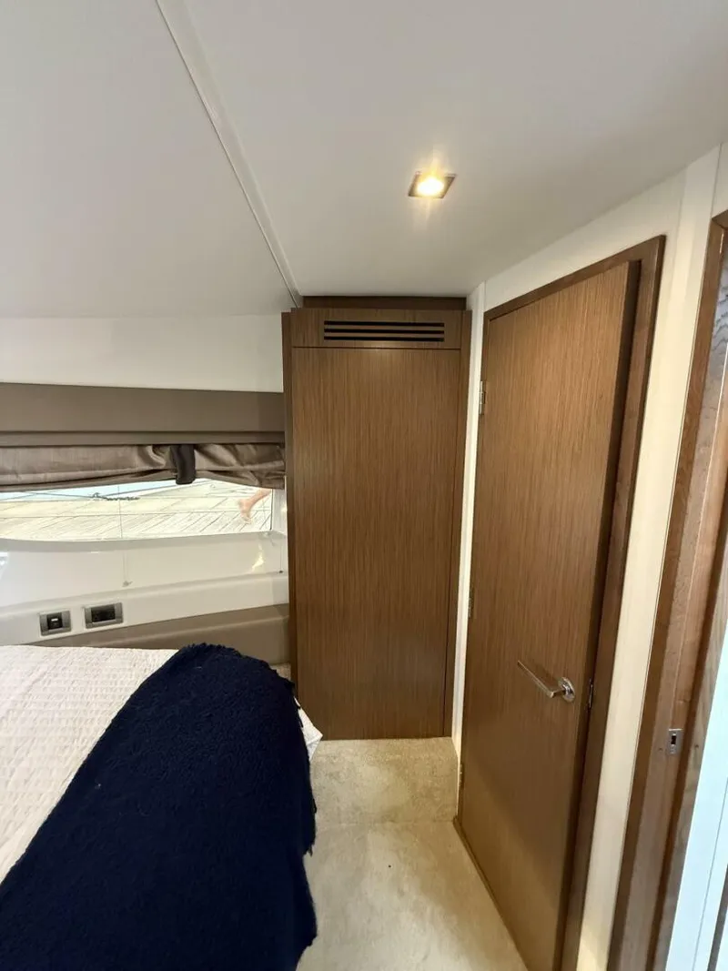 Slide: The Image of Sea Ray 460 Sundancer 2018 - 15