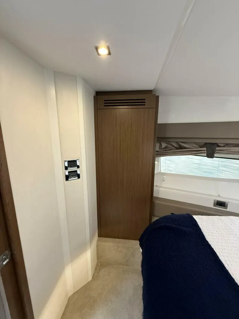 Slide: The Image of Sea Ray 460 Sundancer 2018 - 16