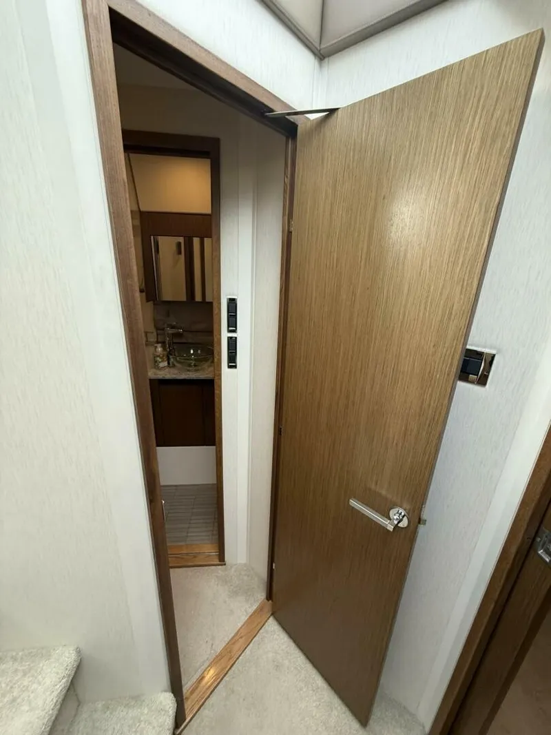 Slide: The Image of Sea Ray 460 Sundancer 2018 - 18