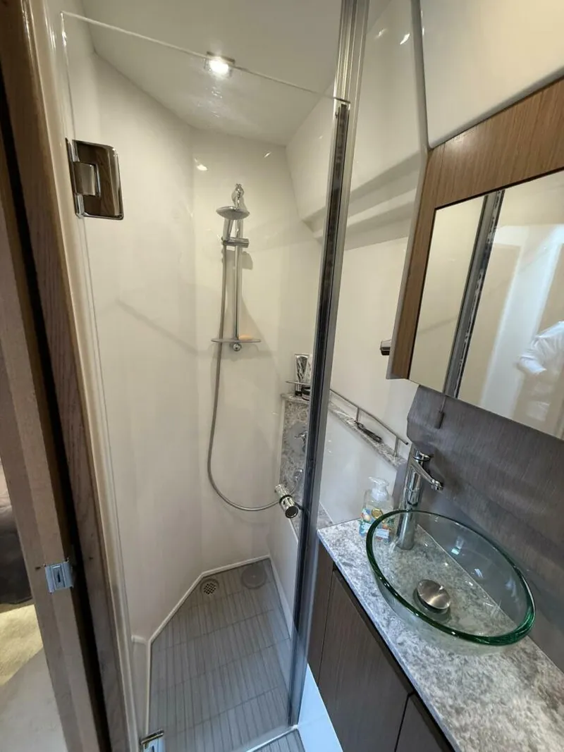 Slide: The Image of Sea Ray 460 Sundancer 2018 - 20