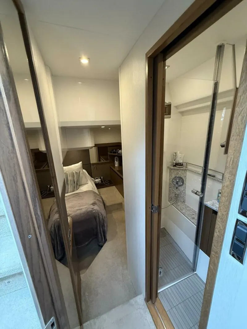 Slide: The Image of Sea Ray 460 Sundancer 2018 - 21