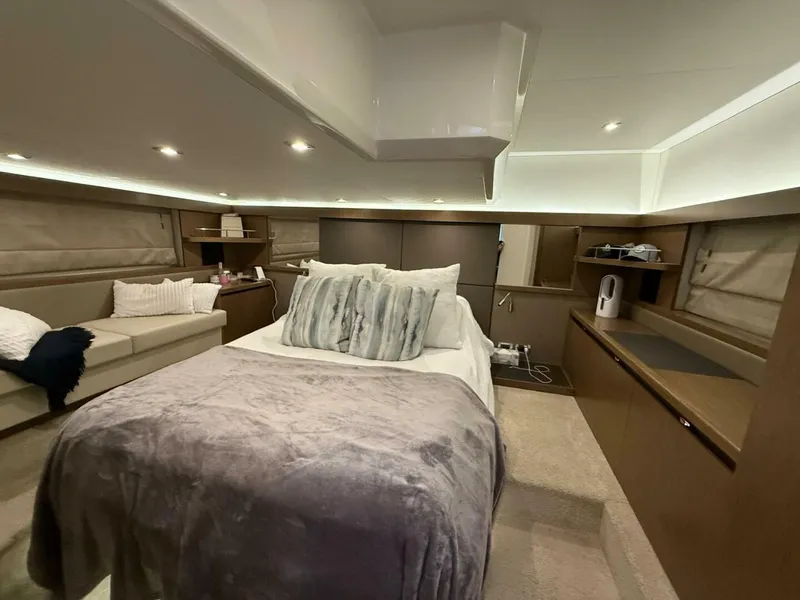 Slide: The Image of Sea Ray 460 Sundancer 2018 - 22