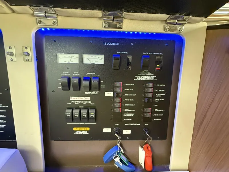 Slide: The Image of Sea Ray 460 Sundancer 2018 - 23