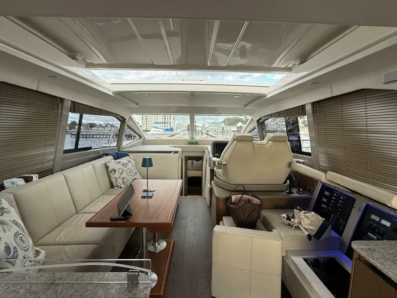 Slide: The Image of Sea Ray 460 Sundancer 2018 - 5
