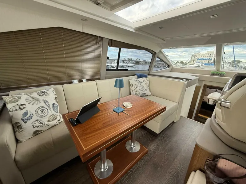 Slide: The Image of Sea Ray 460 Sundancer 2018 - 6