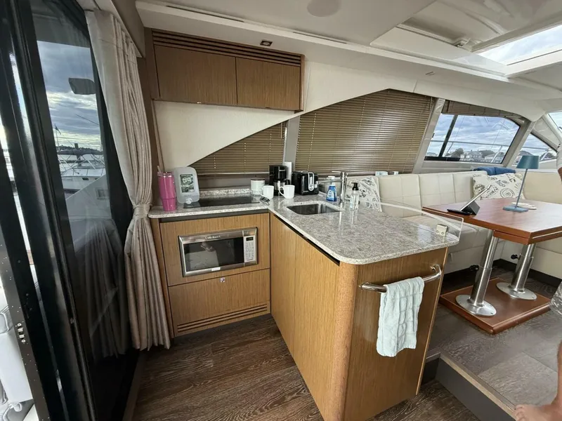 Slide: The Image of Sea Ray 460 Sundancer 2018 - 7