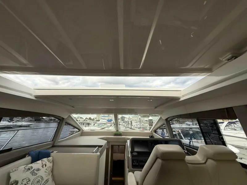 Slide: The Image of Sea Ray 460 Sundancer 2018 - 8