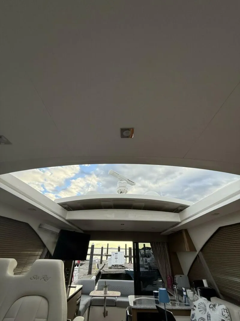 Slide: The Image of Sea Ray 460 Sundancer 2018 - 9