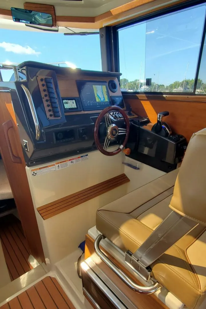 Slide: The Image of Ranger Tug R-27 LE 2024 - 19