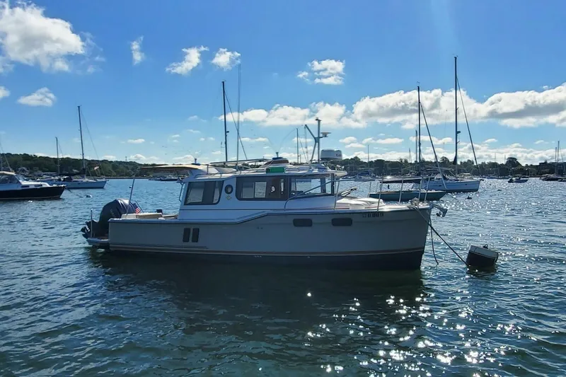Slide: The Image of Ranger Tug R-27 LE 2024 - 5
