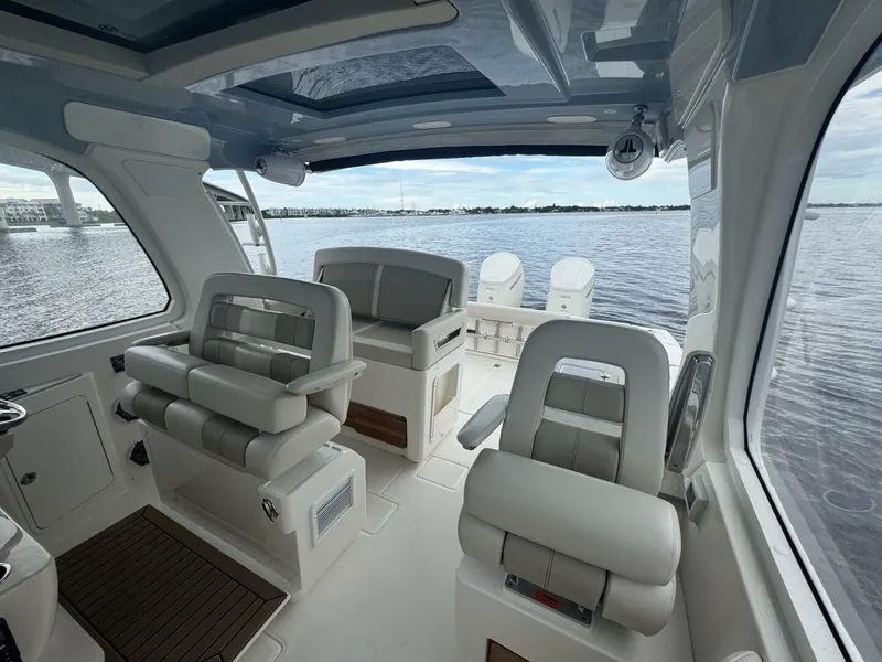 Slide: The Image of Boston Whaler 380 Realm 2023 - 10
