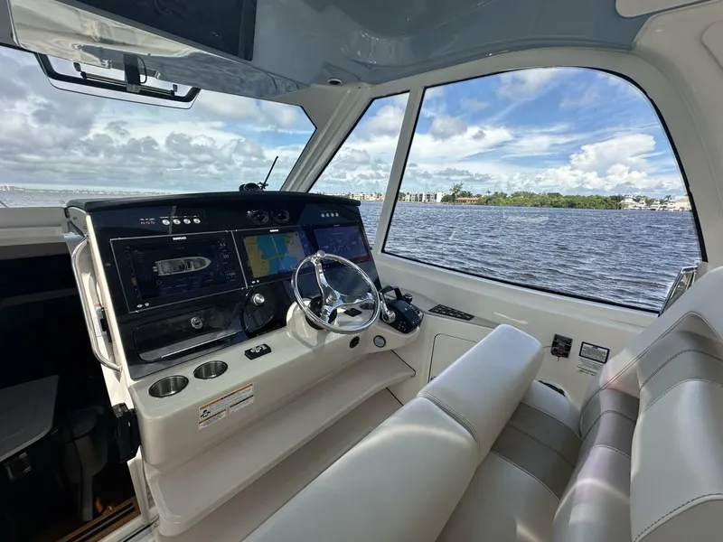Slide: The Image of Boston Whaler 380 Realm 2023 - 11