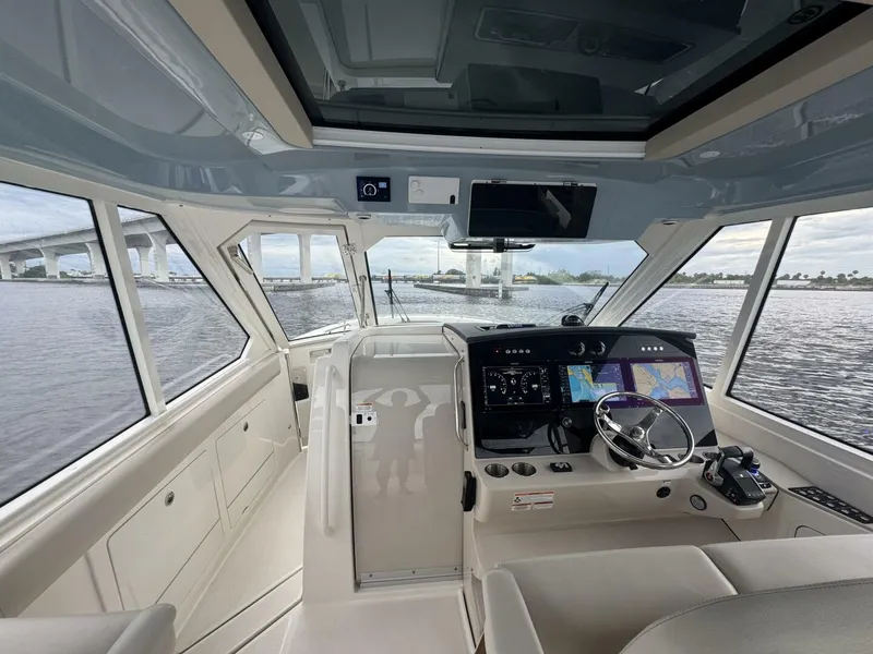 Slide: The Image of Boston Whaler 380 Realm 2023 - 13