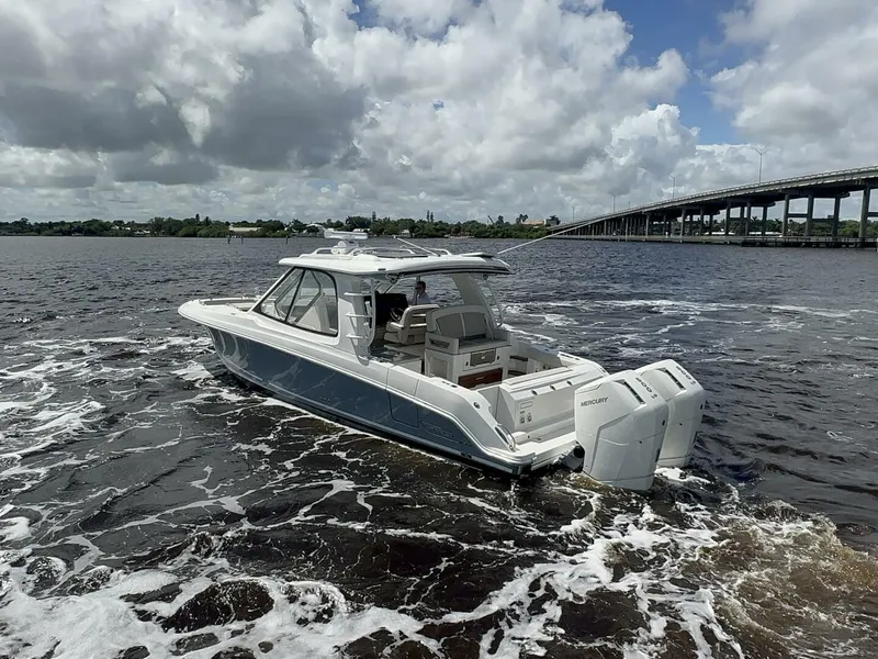 Slide: The Image of Boston Whaler 380 Realm 2023 - 2