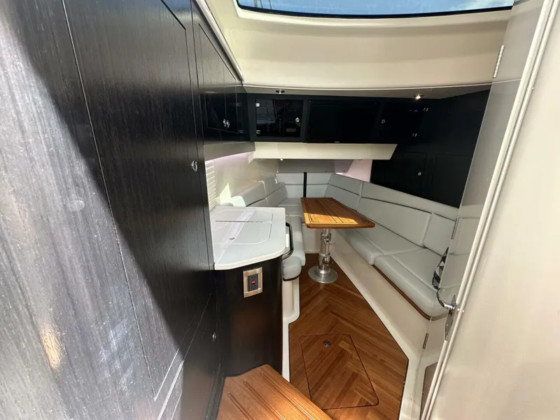Slide: The Image of Boston Whaler 380 Realm 2023 - 20