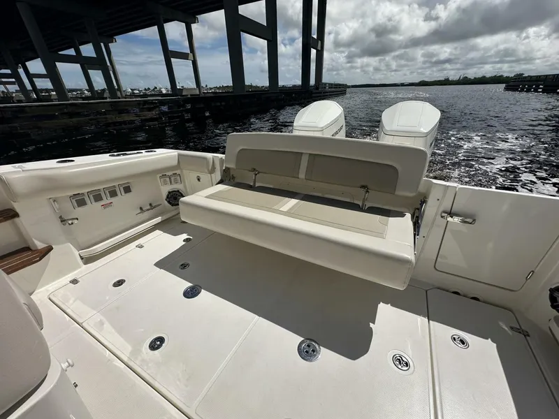 Slide: The Image of Boston Whaler 380 Realm 2023 - 5