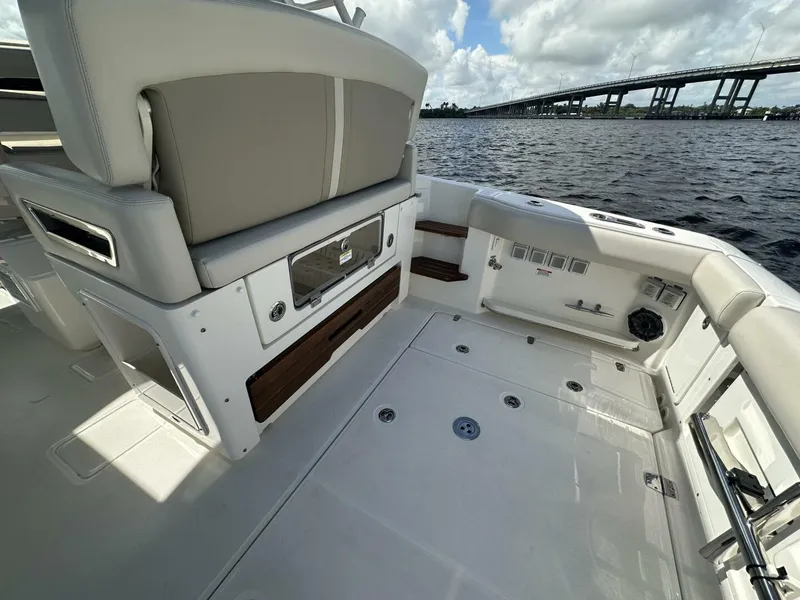 Slide: The Image of Boston Whaler 380 Realm 2023 - 7