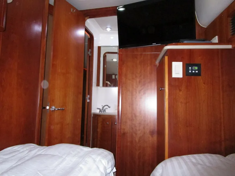 Slide: The Image of Tiara 5200 Express 2003 - 14