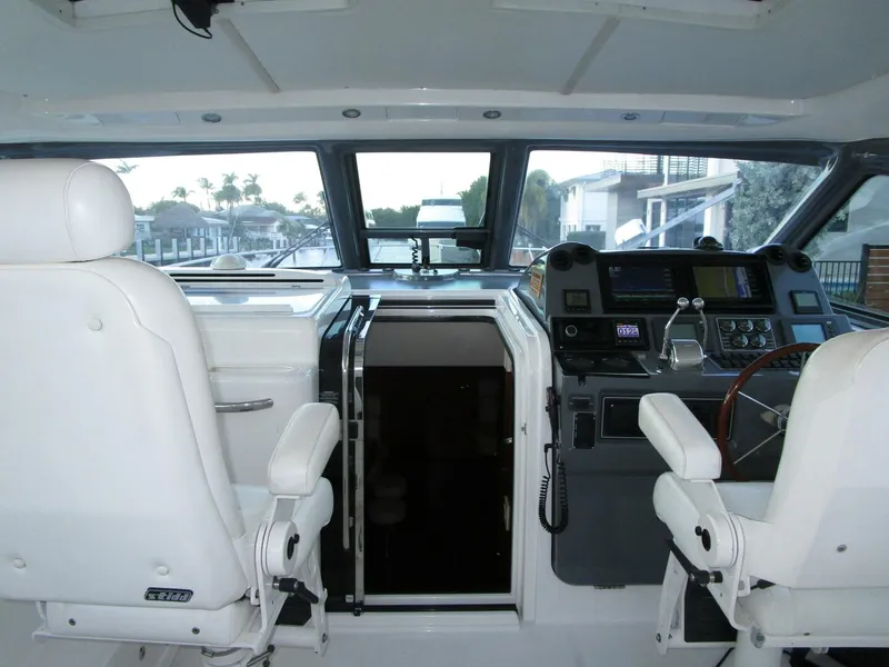 Slide: The Image of Tiara 5200 Express 2003 - 27