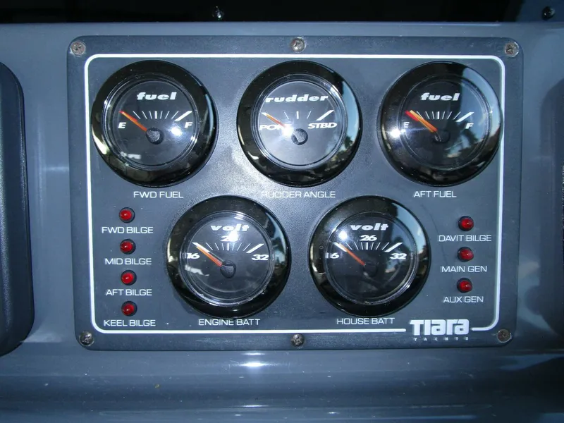 Slide: The Image of Tiara 5200 Express 2003 - 30