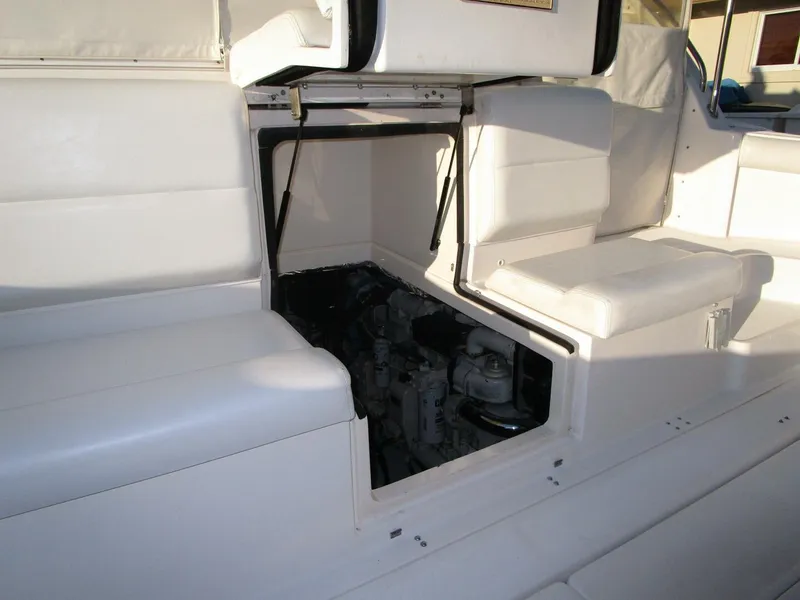 Slide: The Image of Tiara 5200 Express 2003 - 40