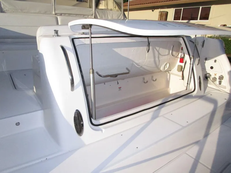 Slide: The Image of Tiara 5200 Express 2003 - 44