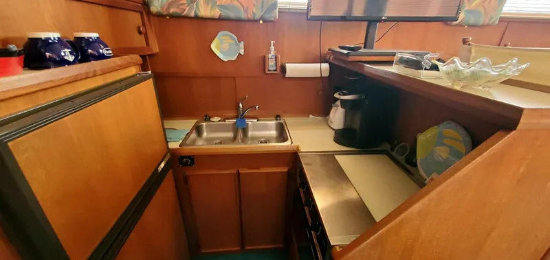 Slide: The Image of Chris-Craft 362 Catalina 1987 - 10
