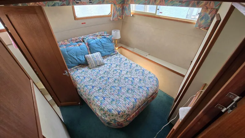 Slide: The Image of Chris-Craft 362 Catalina 1987 - 18