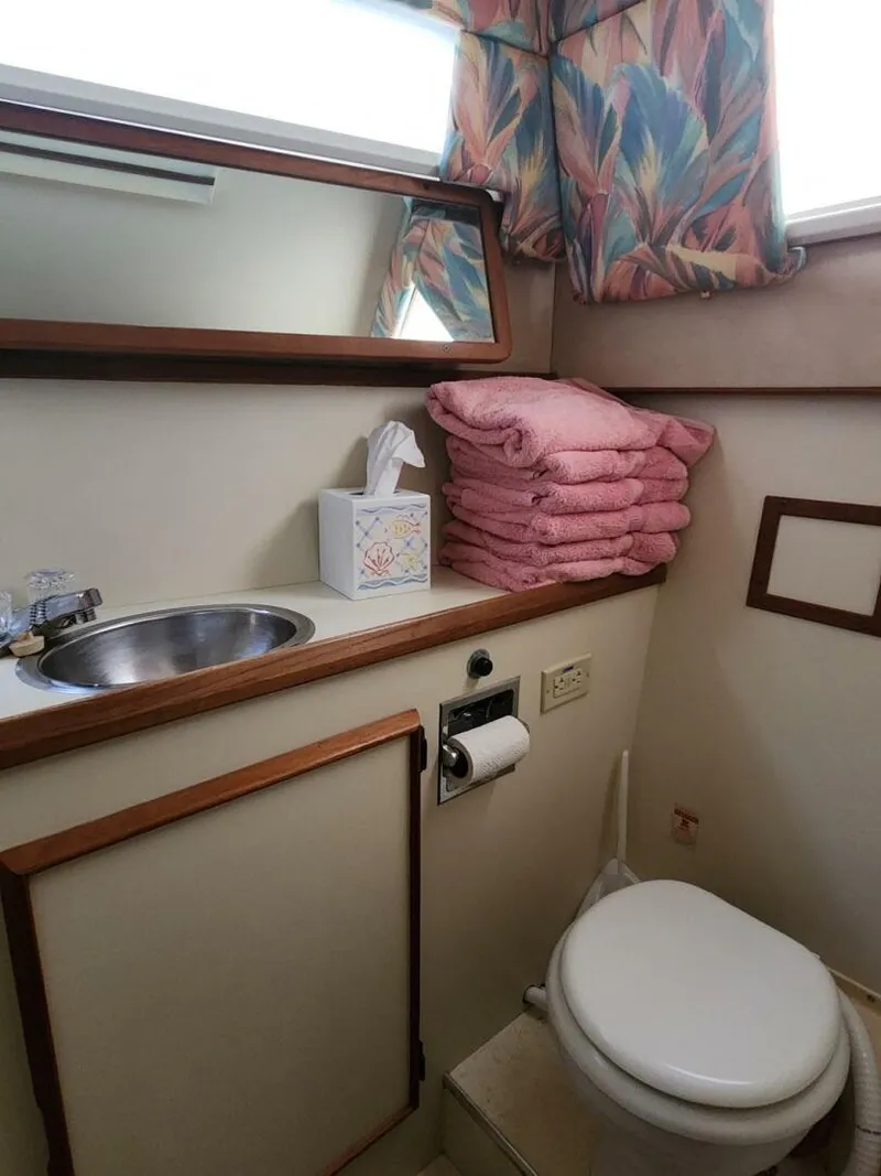 Slide: The Image of Chris-Craft 362 Catalina 1987 - 22