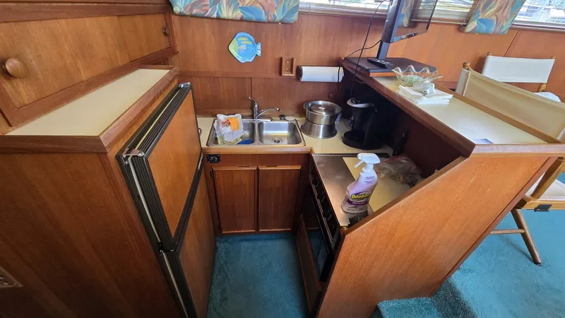Slide: The Image of Chris-Craft 362 Catalina 1987 - 9