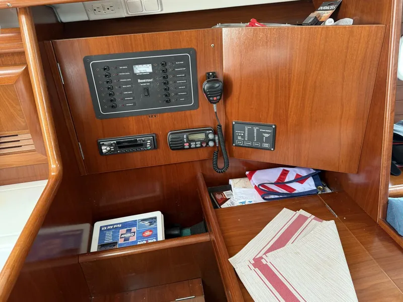 Slide: The Image of Beneteau 361 2003 - 13