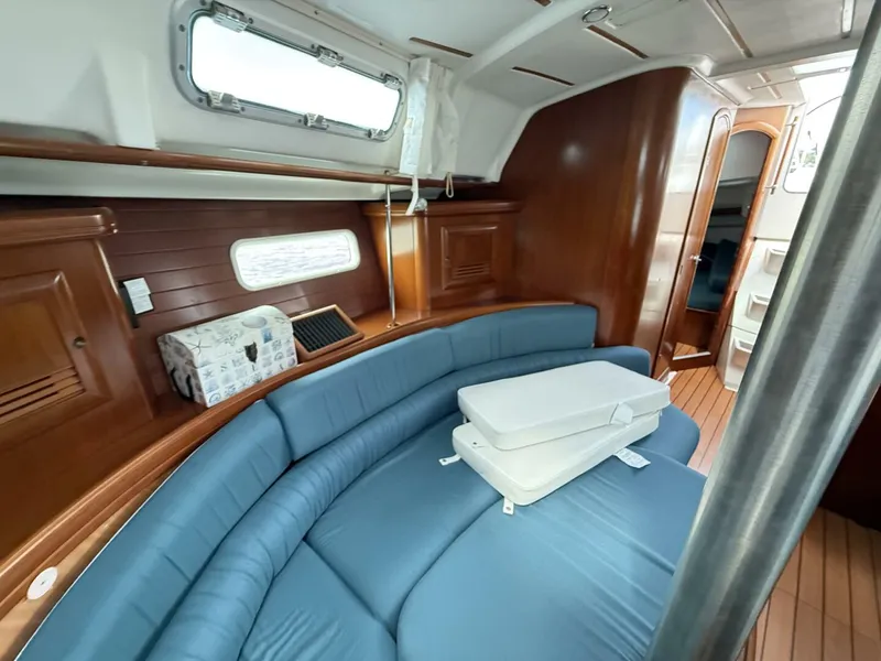 Slide: The Image of Beneteau 361 2003 - 15