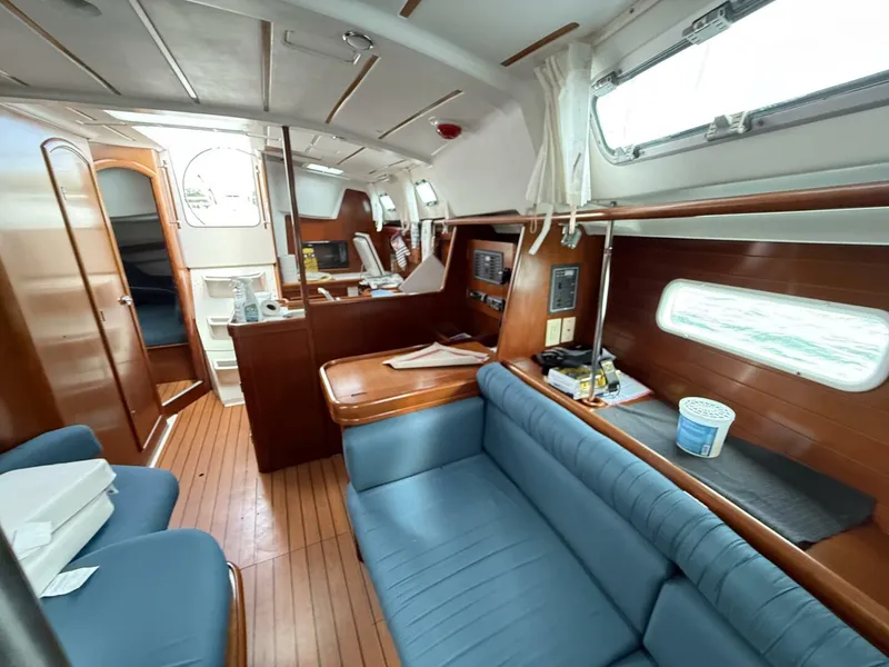 Slide: The Image of Beneteau 361 2003 - 16
