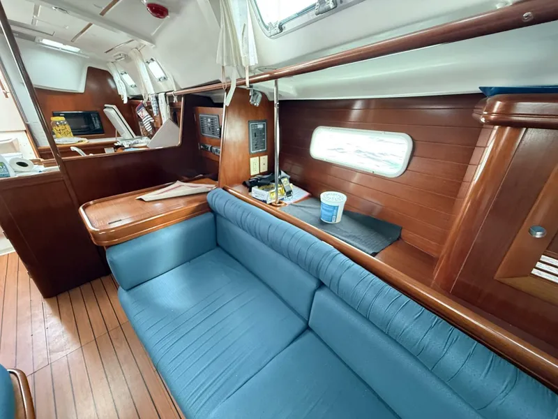 Slide: The Image of Beneteau 361 2003 - 17