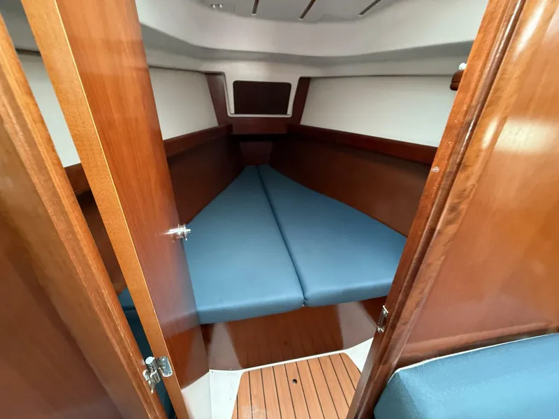Slide: The Image of Beneteau 361 2003 - 18