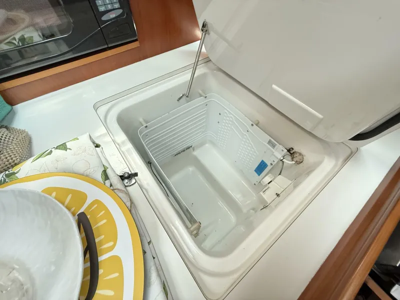 Slide: The Image of Beneteau 361 2003 - 21