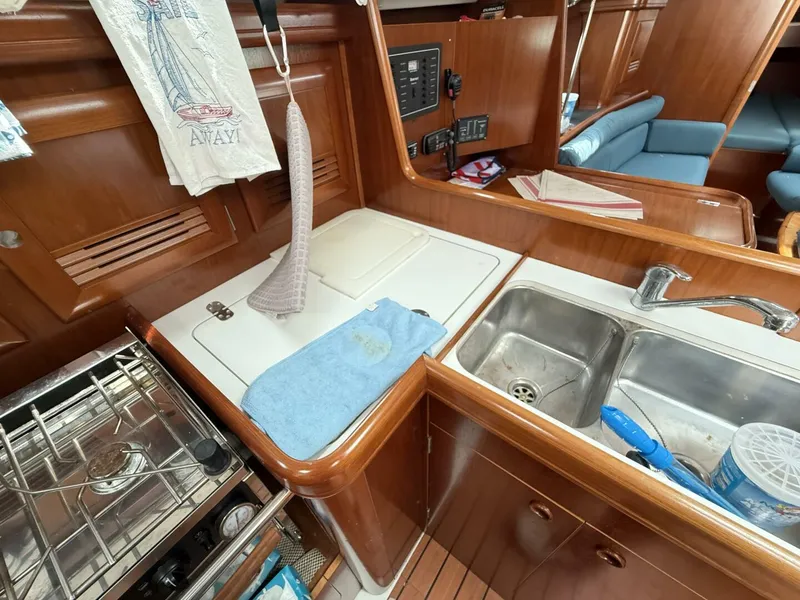 Slide: The Image of Beneteau 361 2003 - 23