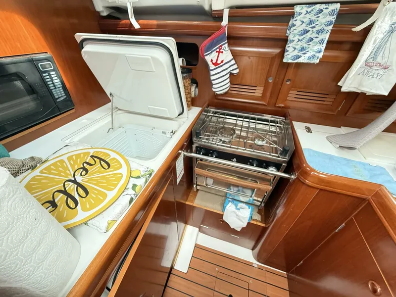 Slide: The Image of Beneteau 361 2003 - 24