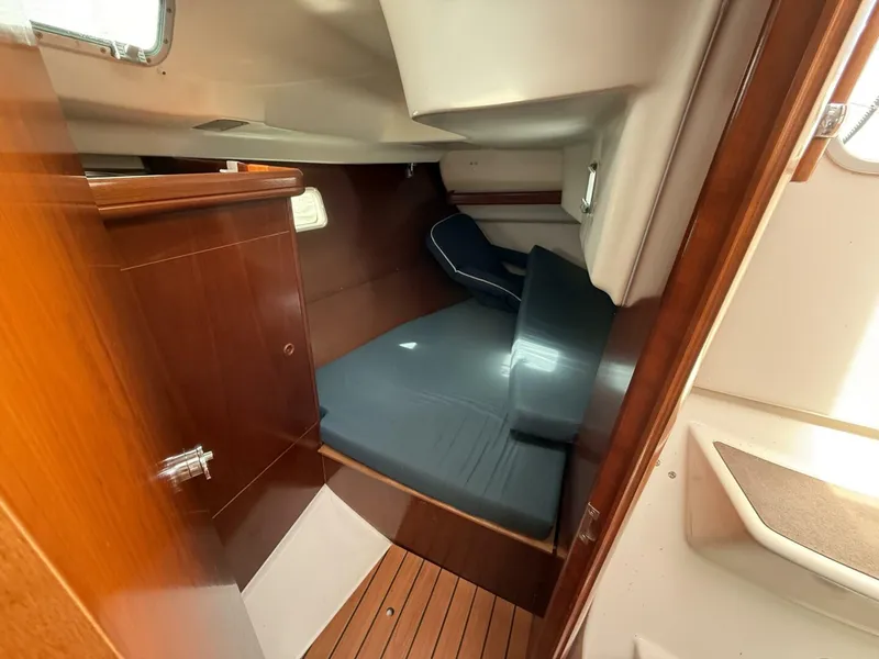 Slide: The Image of Beneteau 361 2003 - 25