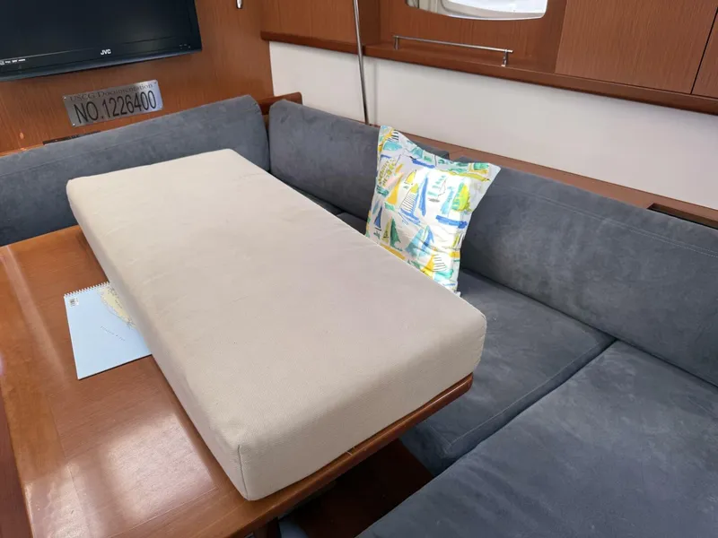 Slide: The Image of Beneteau Oceanis 43 2010 - 27