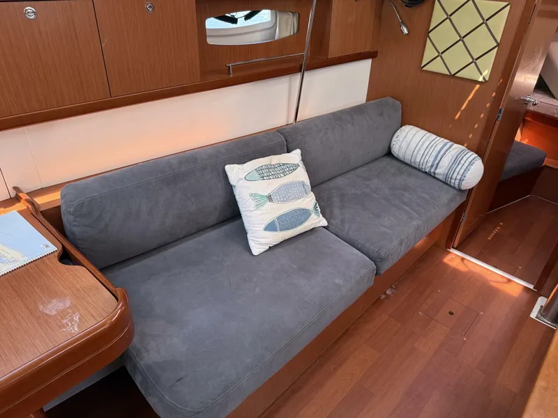 Slide: The Image of Beneteau Oceanis 43 2010 - 28