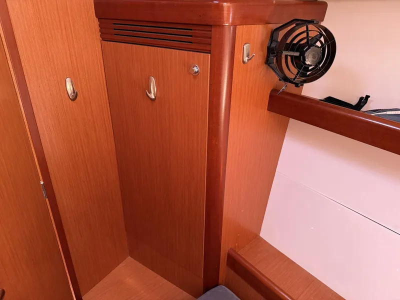 Slide: The Image of Beneteau Oceanis 43 2010 - 59