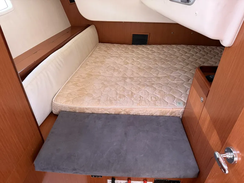 Slide: The Image of Beneteau Oceanis 43 2010 - 64