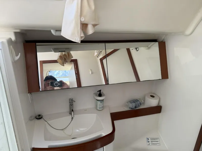 Slide: The Image of Beneteau Oceanis 43 2010 - 70