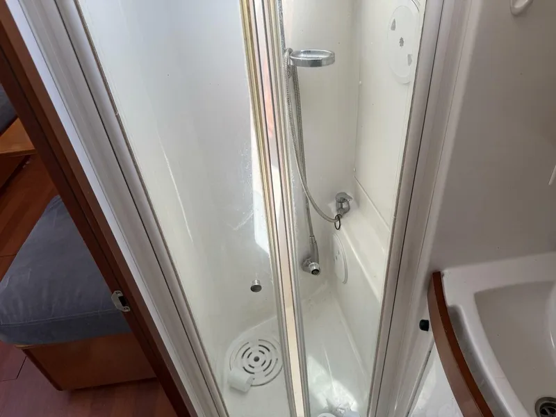 Slide: The Image of Beneteau Oceanis 43 2010 - 71