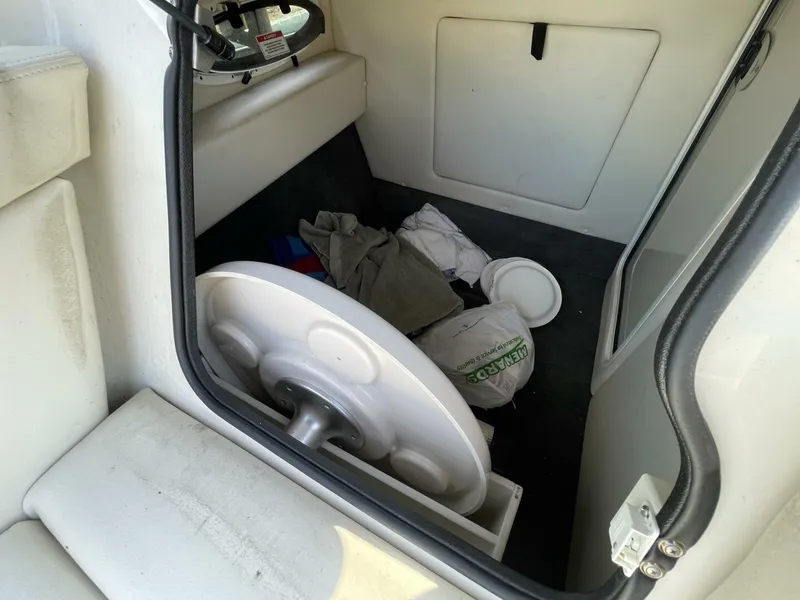 Slide: The Image of Sea Ray 280 Sun Deck 2010 - 19